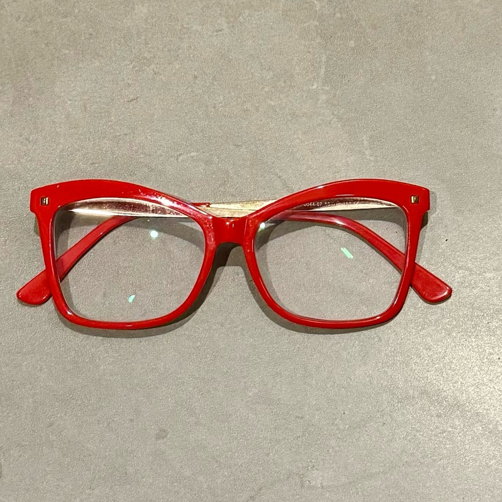 Red non-perception fashion glasses with blue light coating